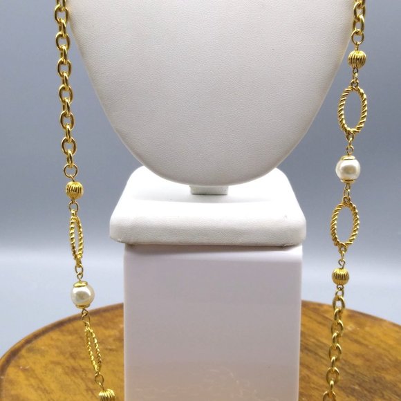 Gorgeous Gold Tone Chain Station Necklace with Faux Pearls and Oval Twisted Link - Picture 4 of 5